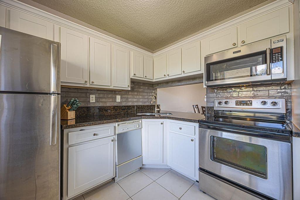 2+1 Condo — 9541 SW 1ST Court #9541