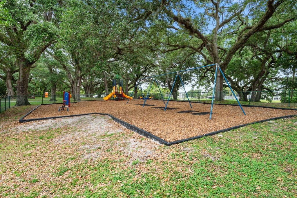 2+1 Condo — 9470 Live Oak Place #204