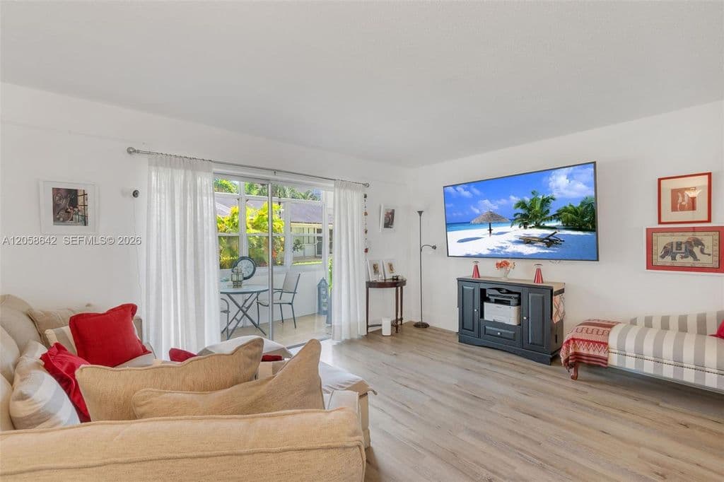2-bedroom Condo — 233 NE 14th Ave APT 108