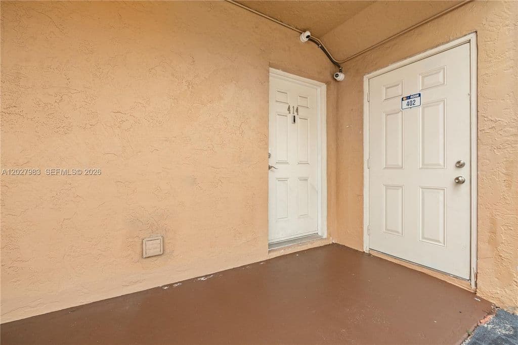 1+1 Condo — 9950 SW 88th St #414-4