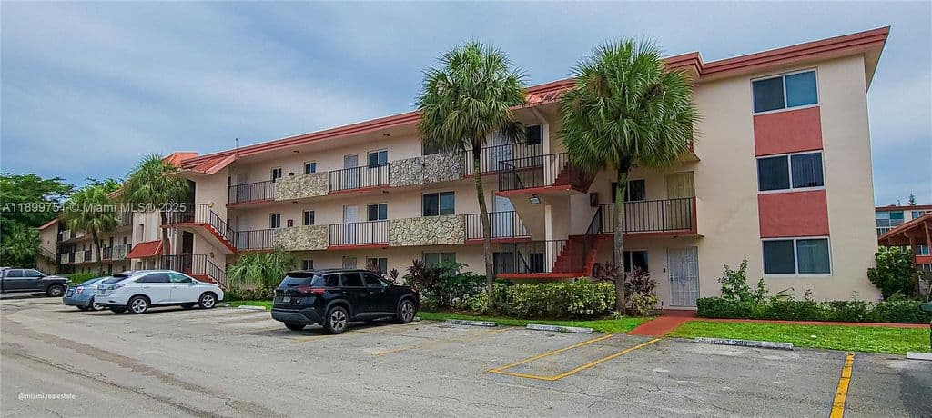 2+1 Condo — 1080 Del Lago Cir APT 201