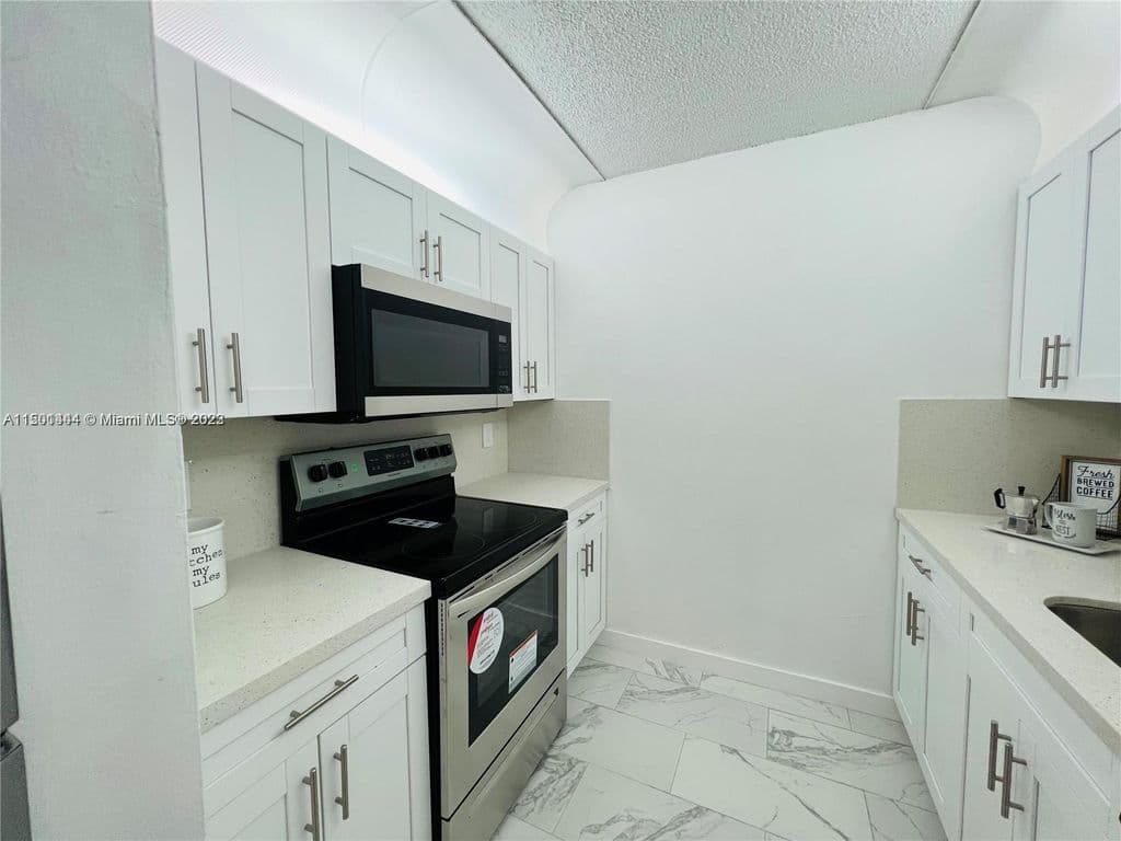 2+1 Condo — 8260 SW 210th St APT 220
