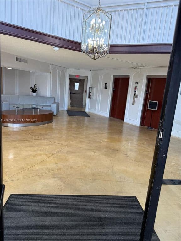 1-bedroom Condo — 2025 NE 164th St APT 707
