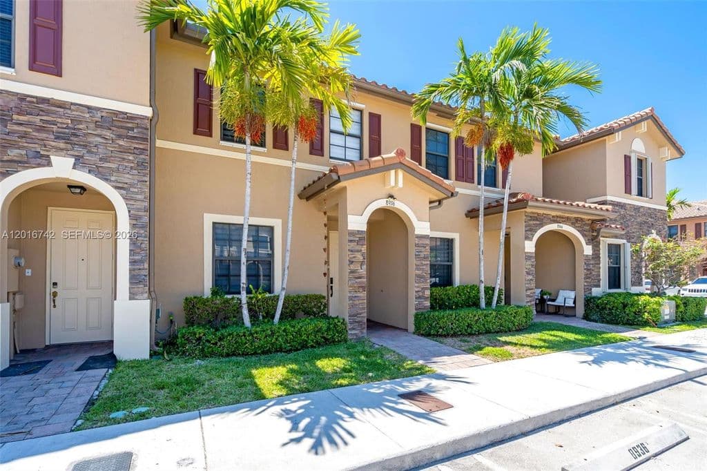 2+1 Mülk — 8936 W 35th Ln