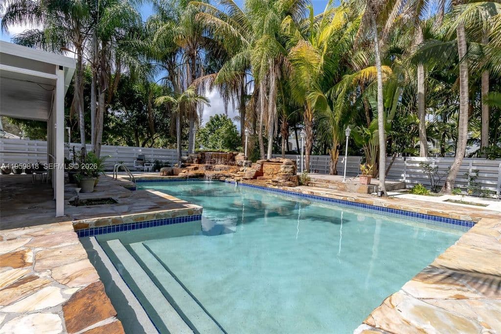 4+1 Müstakil ev — 15005 SW 148th St