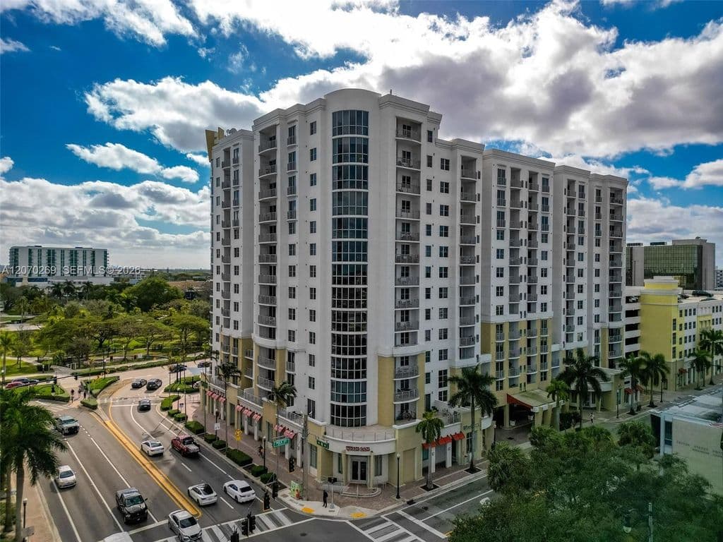 2+1 Condo — 1830 Radius Dr APT 903