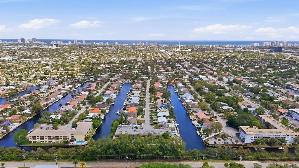 2+1 Condo — 1400 NE 57th Ct APT 202