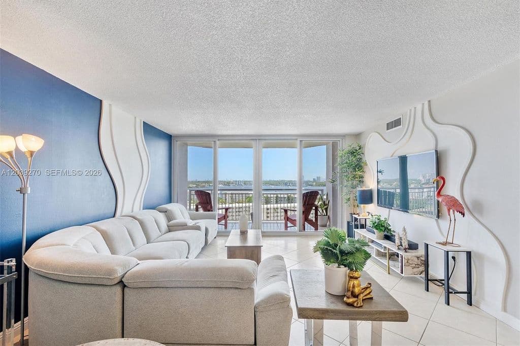 2+1 Condo — 18031 Biscayne Blvd APT 1401