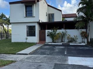 3-bedroom Townhouse — 9700 NW 6th Ln #9700, Miami, 33172