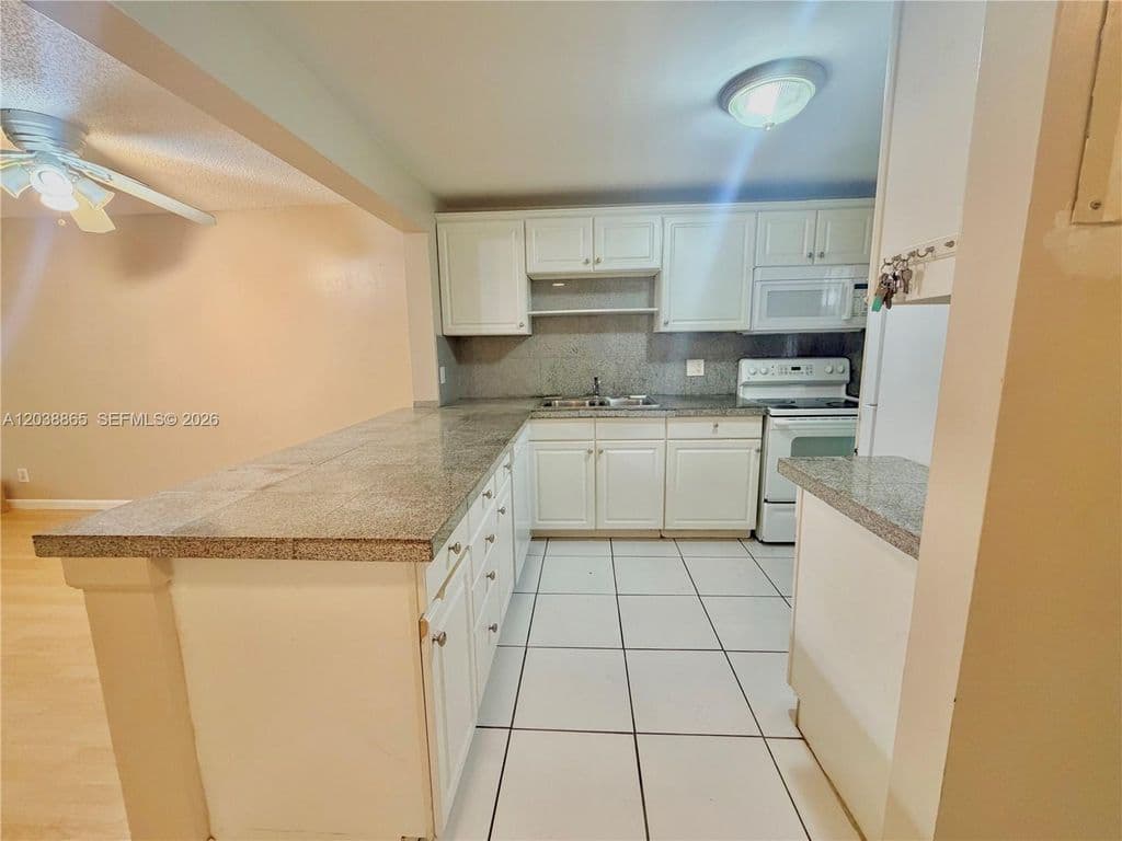 2-bedroom Condo — 2320 S Cypress Bend Dr APT 206