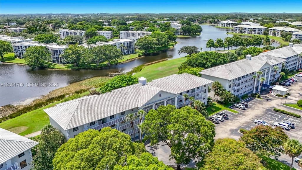 2-bedroom Condo — 1713 Whitehall Dr APT 404