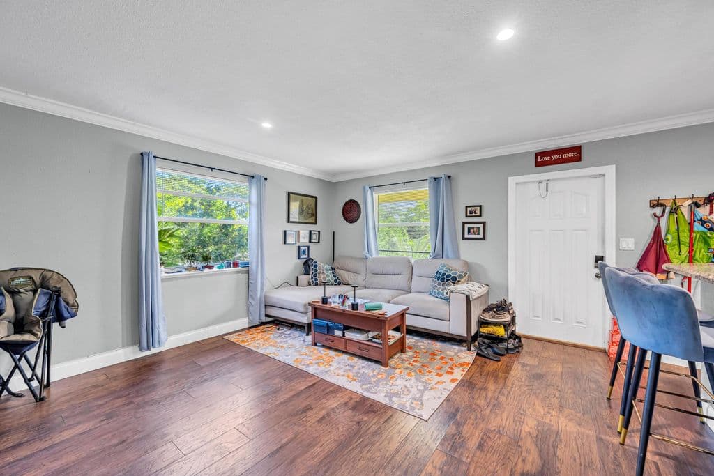 2+1 Condo — 811 NE 14th Place
