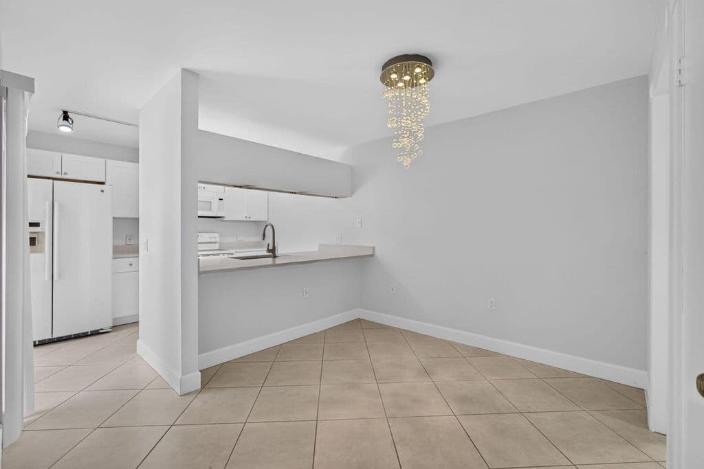 2+1 Mülk — 185 Charter Way