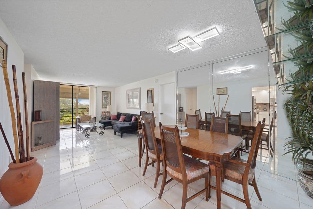 2+1 Condo — 1200 Saint Charles Place #509