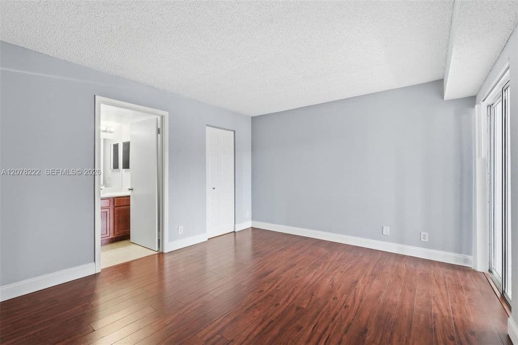 2+1 Condo — 7610 Westwood Dr APT 122