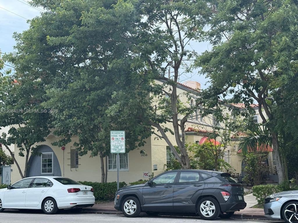 1-bedroom Condo — 1450 Meridian Ave #202