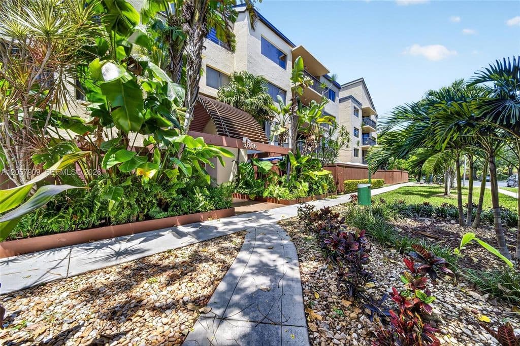 2+1 Condo — 6666 SW 115th Ct APT 301