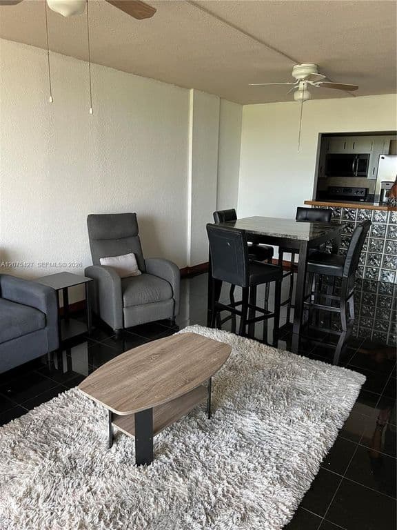 1+1 Condo — 1465 NE 123rd St APT 515