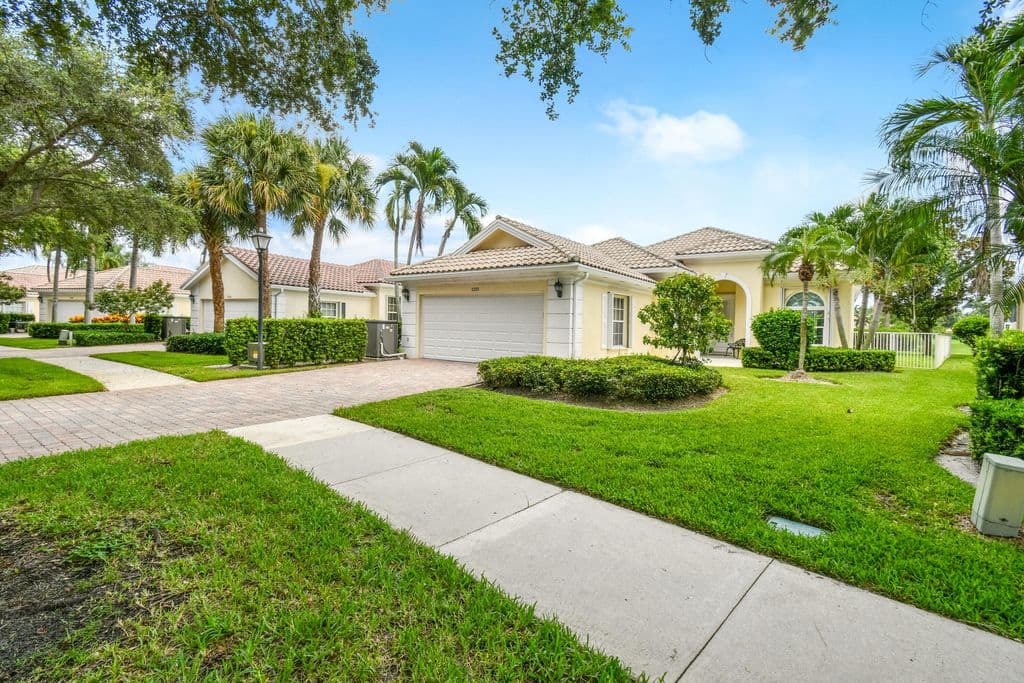 3+1 Müstakil ev — 1351 Saint Lawerence Drive