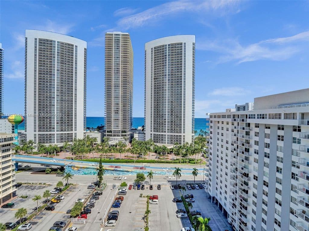 2+1 Condo — 1833 S Ocean Dr APT 1702
