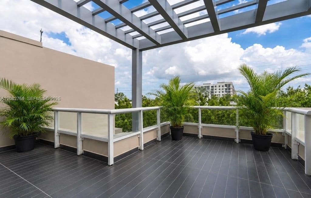 4-bedroom Single-Family Home — 10545 NW 63rd Ter