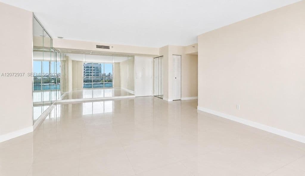 2-bedroom Condo — 19101 NE 36th Ct APT 1602