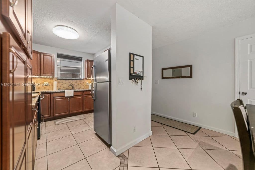 2-bedroom Condo — 1400 Tallwood Ave APT 107
