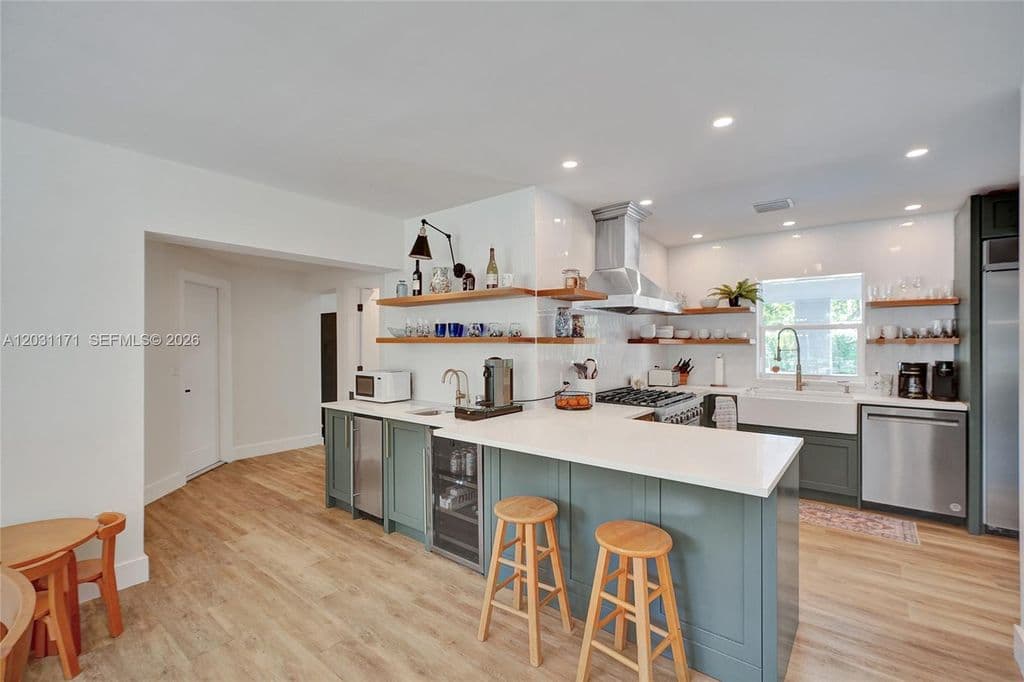 5-bedroom Single-Family Home — 8320 SW 161st St
