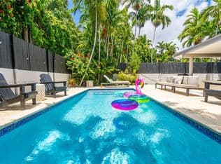 7-bedroom Single-Family Home — 520 SW 22nd Rd, Miami, 33129