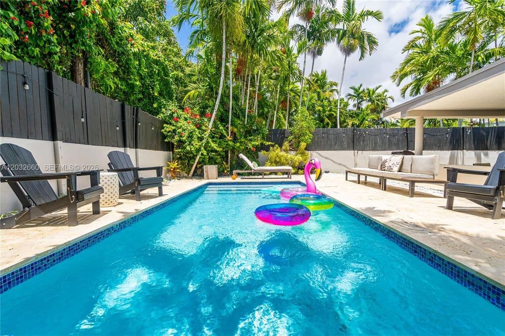 7-bedroom Single-Family Home — 520 SW 22nd Rd