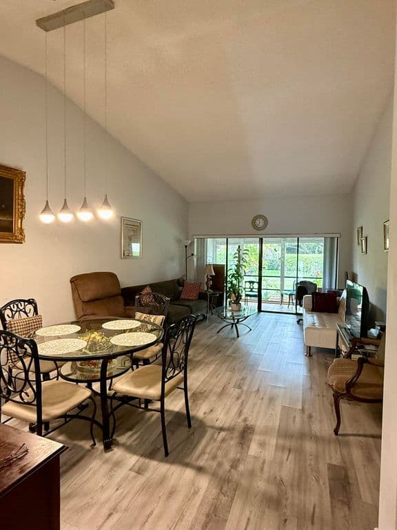 2-bedroom Single-Family Home — 3927 Vine Tree Trail #B