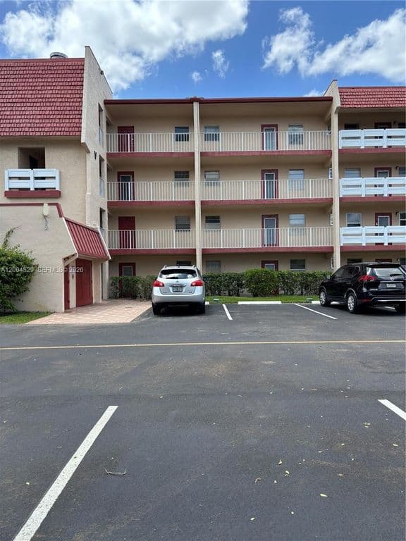 2-bedroom Condo — 1045 Country Club Dr APT 307