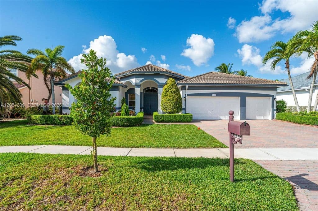 5-bedroom Single-Family Home — 18633 SW 24th St