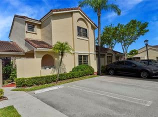 2-bedroom Townhouse — 6538 NW 170th Ter, Hialeah, 33015