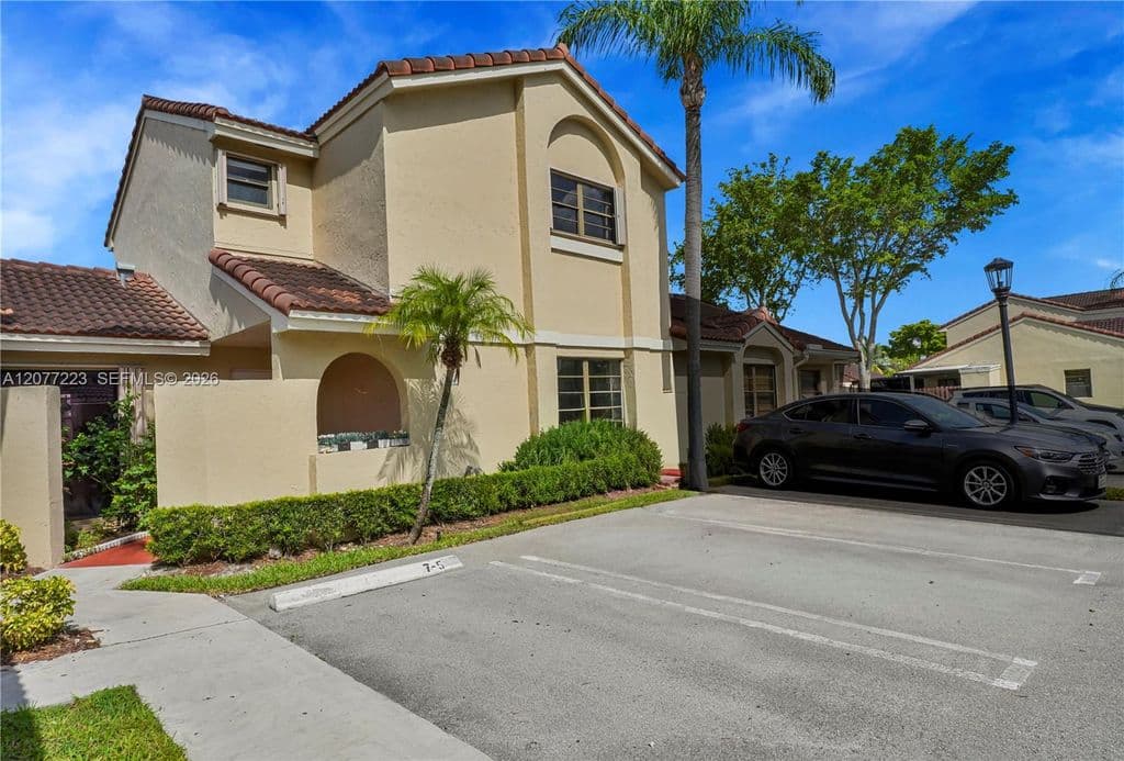2+1 Mülk — 6538 NW 170th Ter