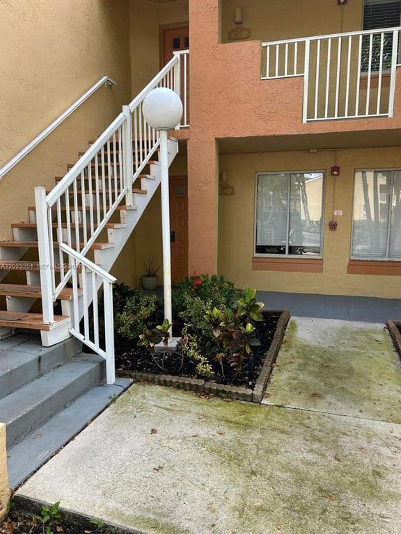 1+1 Condo — 977 Coral Club Dr #977