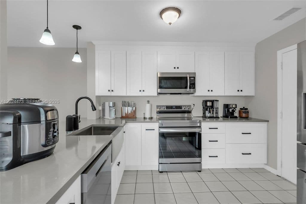 3-bedroom Property — 11022 Chandler Dr