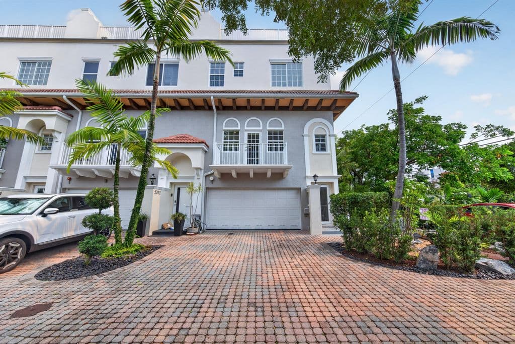 4-bedroom Property — 2700 NE 8th Avenue