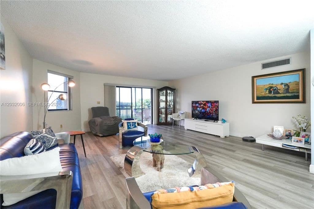 3+1 Condo — 16051 Blatt Blvd APT 401