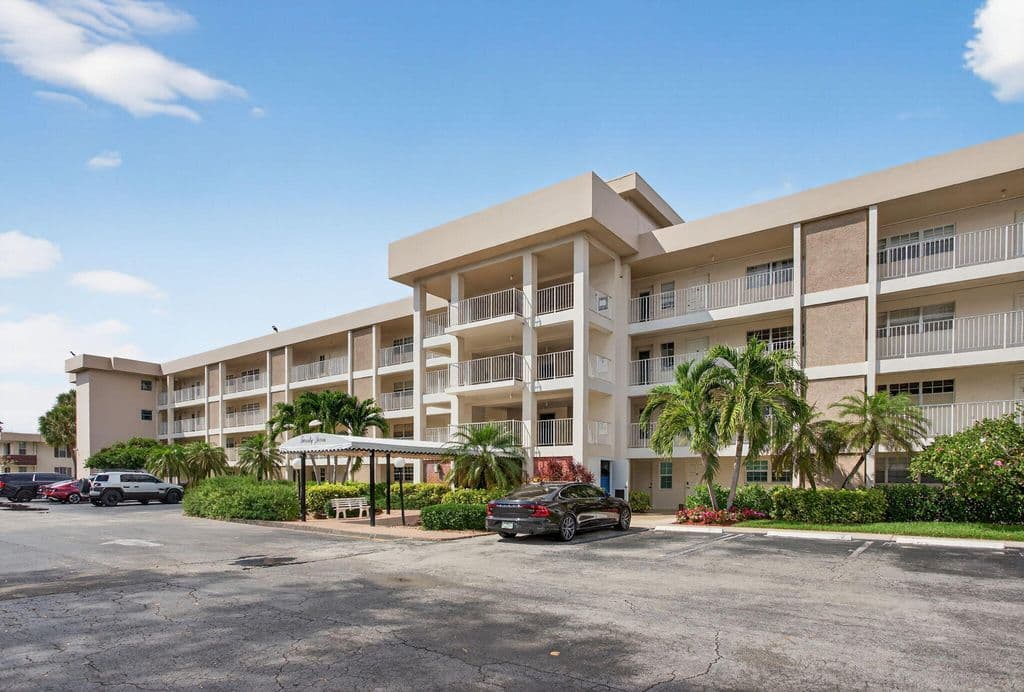 2-bedroom Condo — 2651 S Palm Aire Drive #302