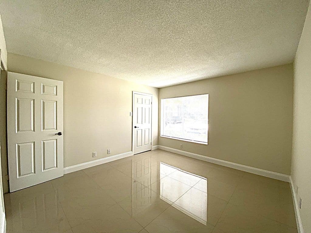 2+1 Condo — 815 W Boynton Beach Boulevard #7-102
