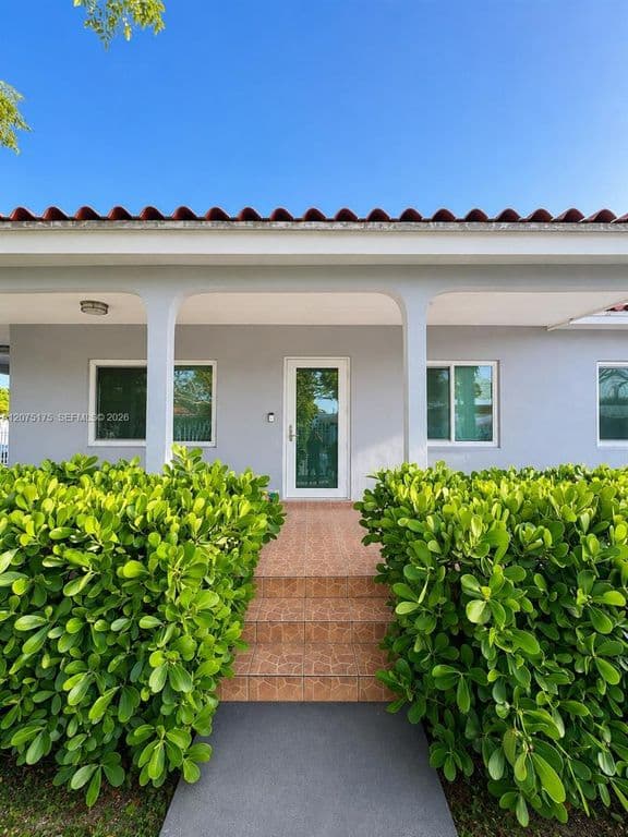 4+1 Müstakil ev — 100 SW 51st Ct