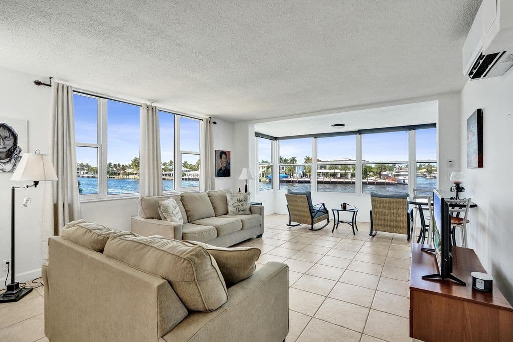 2-bedroom Condo — 401 N Riverside Drive #201