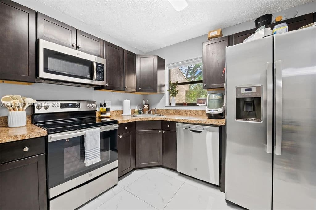 2-bedroom Condo — 4105 Carambola Cir S #2106