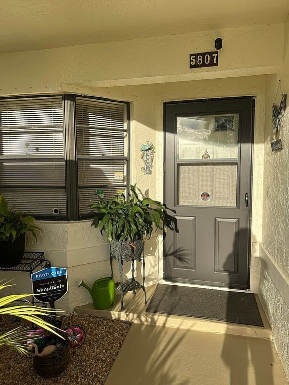2+1 Condo — 5807 Parkwalk Dr