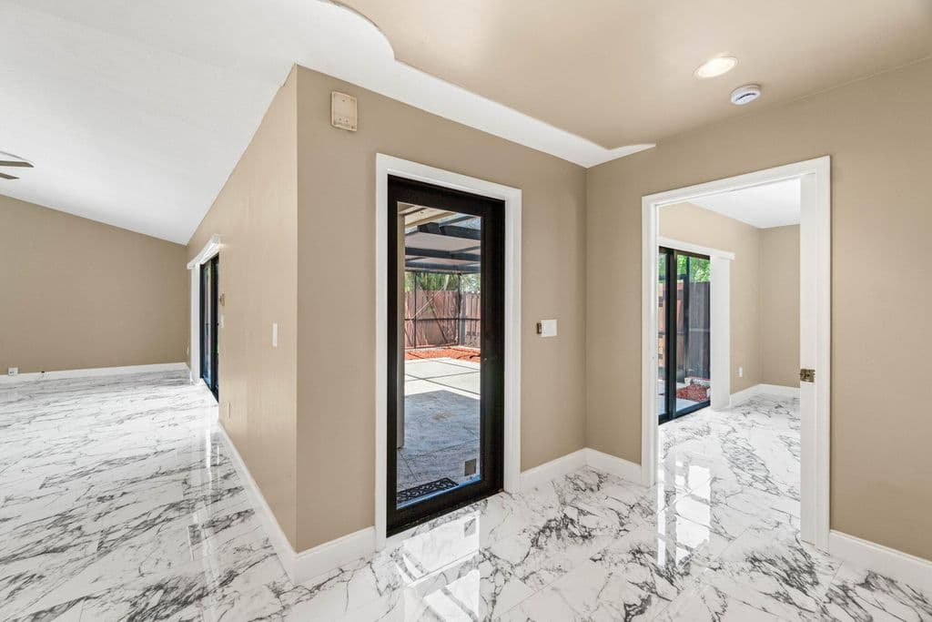 3-bedroom Property — 4585 Holly Lake Drive