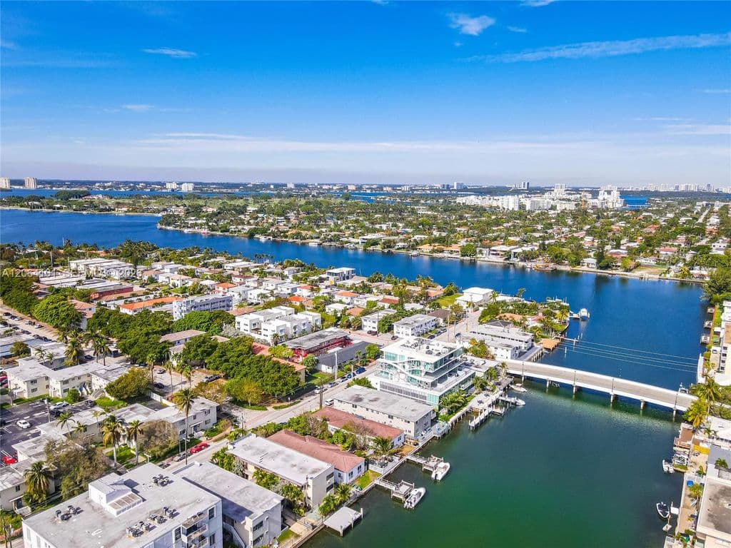 2+1 Condo — 8335 E Crespi Blvd #4