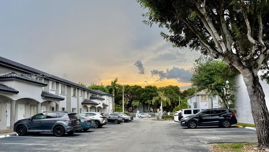 3-bedroom Property — 5605 NW 109th Ave APT 76