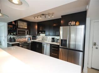 2-bedroom Condo — 7135 Collins Ave APT 735, Miami Beach, 33141