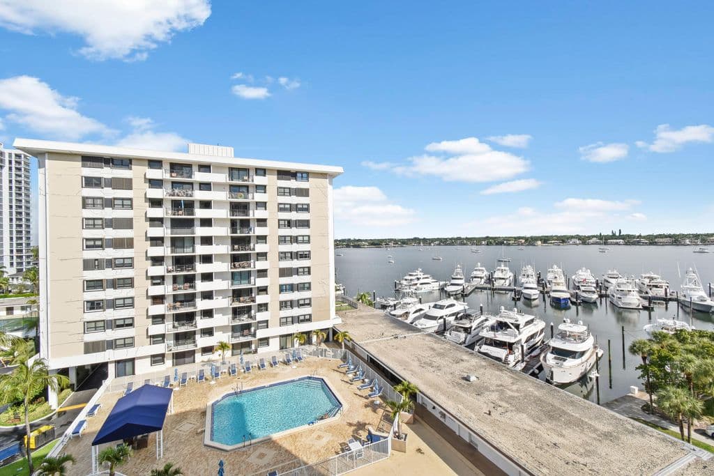 2+1 Condo — 1200 Marine Way #601